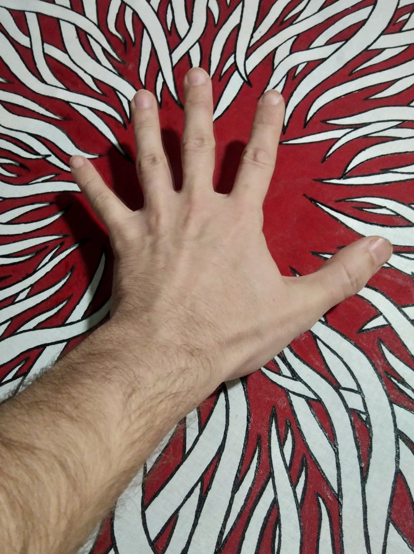 Картинка с расписанным мной текстилем в качестве приветствия.