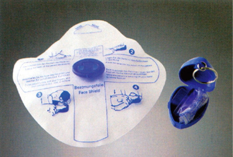 Устройство маска рот устройство рот. Маска для СЛР одноразовая с клапаном. Маска полиэтиленовая с обратным клапаном для ИВЛ. Маска для ИВЛ одноразовая. Маска для сердечно-легочной реанимации.