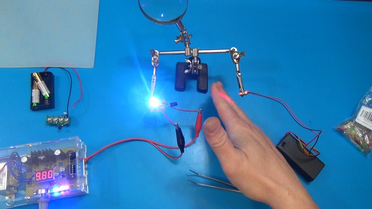Прожигающий синий лазер | эксперименты | поджигание | прожигание | взрывы |