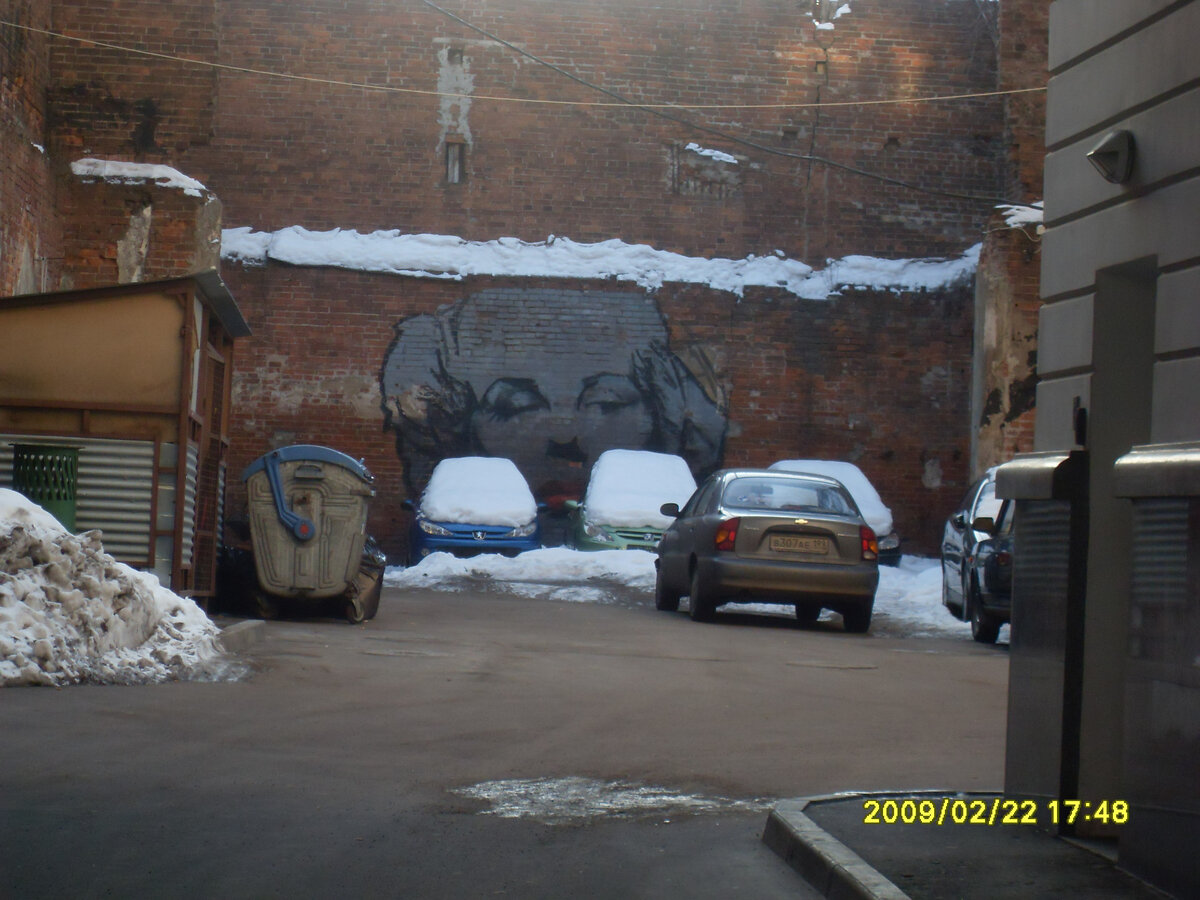 Вот такое граффити с Мэрилин, я обнаружил в одном из переулков