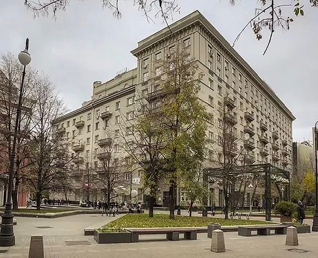 Лаврушинский пер. д.17