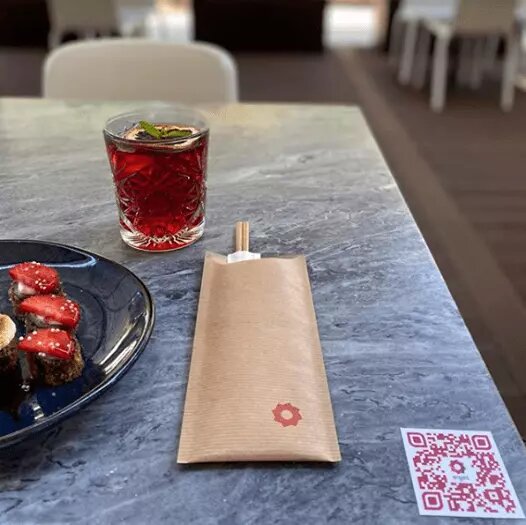 Код на краю стола