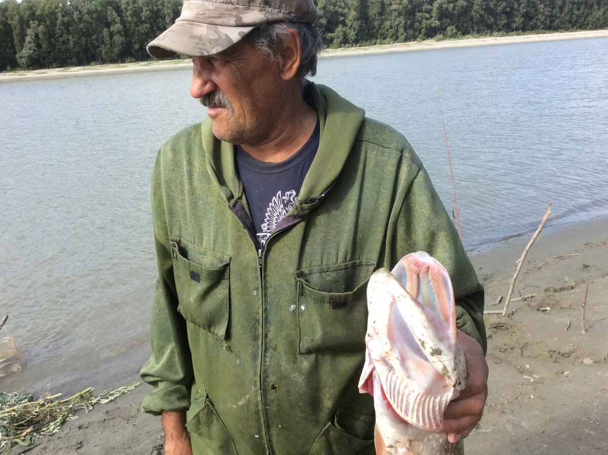 В селе под Барнаулом люди добирались до домов по колено в воде