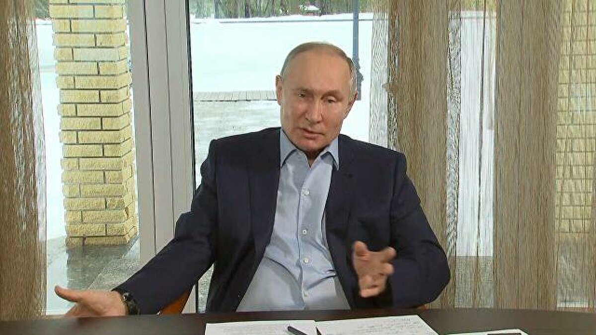 Фото с прямой линии с журналистами.