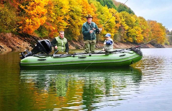 Сегодня в продаже появилось множество качественных надувных лодок с высокими ходовыми и прочностными характеристиками. Большинство рыболовов останавливают свой выбор только на надувных плавающих устройствах из-за их практичности, удобства и безопасности. Главным качеством лодки выступает ее устойчивость на ходу и в неподвижном состоянии. По этой причине в речных и морских условиях целесообразно использовать судна, обладающие килеватым днищем. 
Надувной кильсон помещается на внутреннюю часть днища непосредственно под наборную слань, после чего надувается, образуя при этом V-образные обводы.