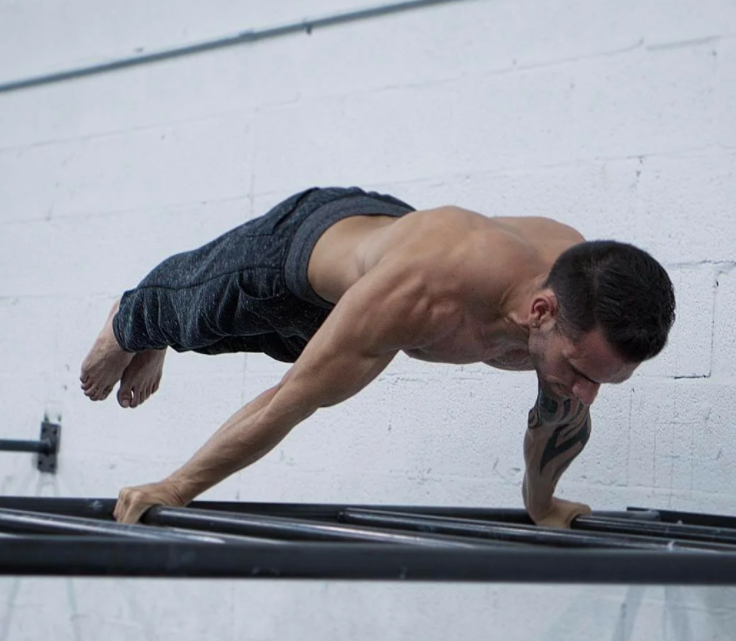 Это в идеале должно так выглядеть, но вы можете ноги и не поднимать в первое время