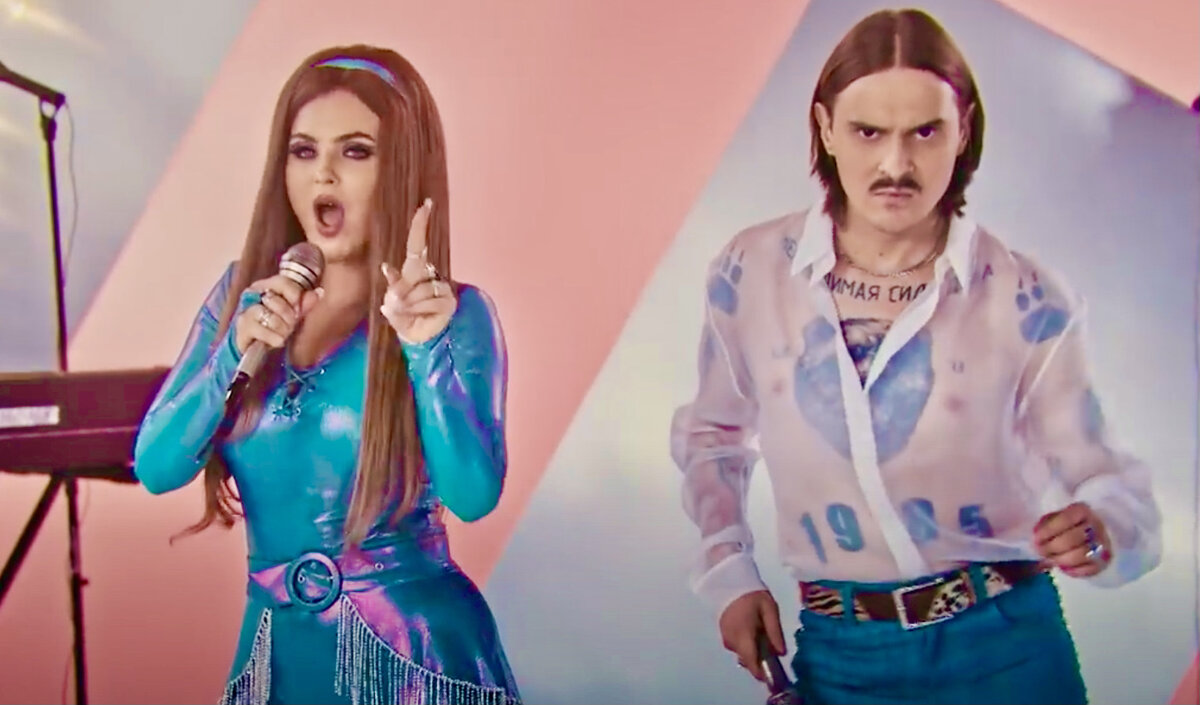 Софья Таюрская и Илья Прусикин в клипе «Uno»