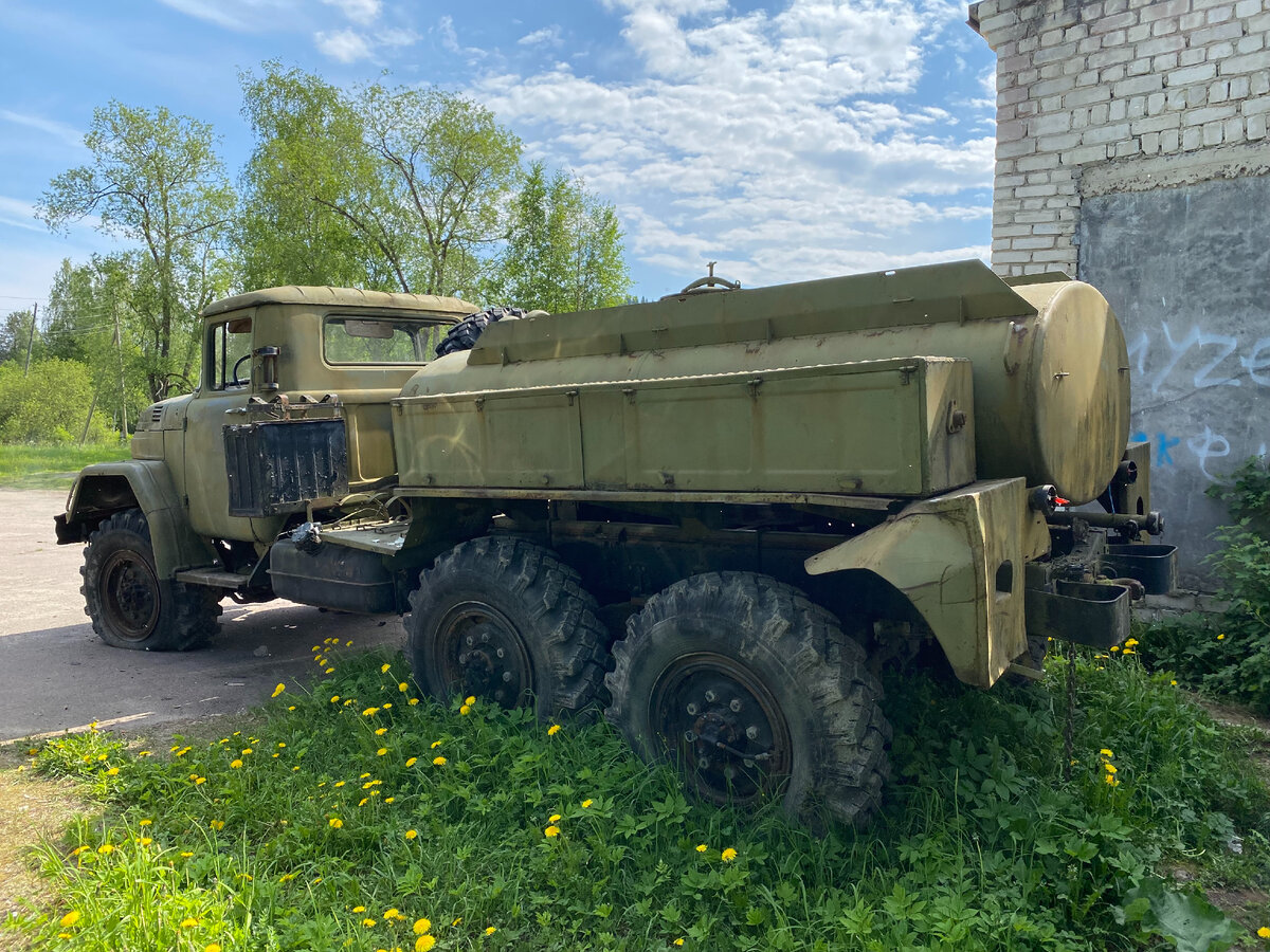 Наткнулись на ничейный армейский ЗиЛ-131 АРС-14 войск химзащиты СССР на  «чёрных» советских номерах в лютой глуши | Жизнь в движении | Дзен