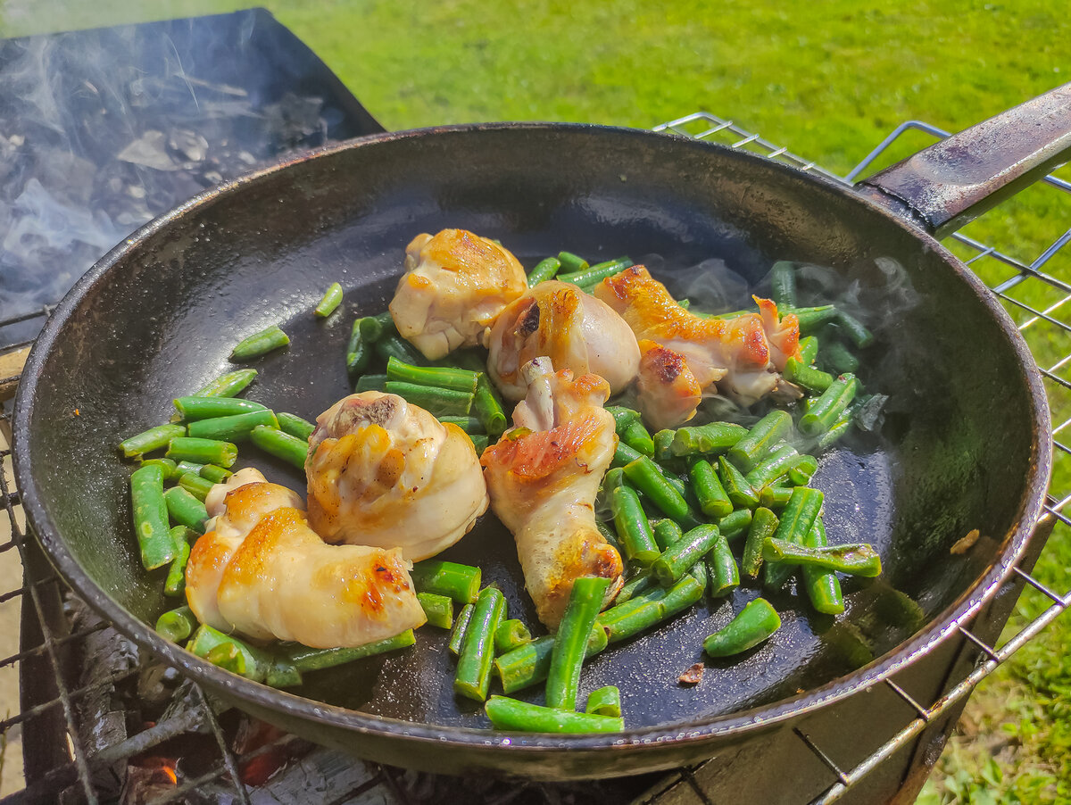 Рецепт Паэлья с курицей, креветками и стручковой фасолью