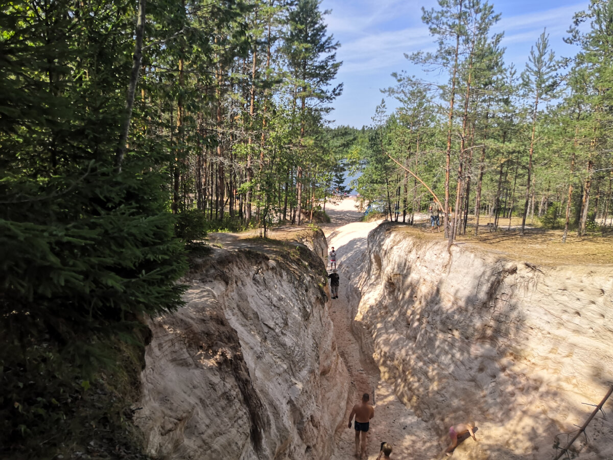 Дно каньона летом сухое
