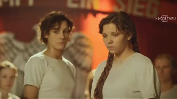 Анна Сопова (справа) в сериале 2015 года  в сериале "Молодая гвардия"  2015 года 