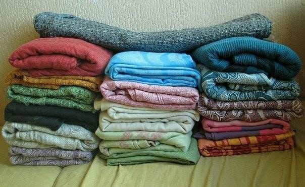 Мало похожи, но синее выцветшее одеяло, тем более с Королем Львом, я не нашла