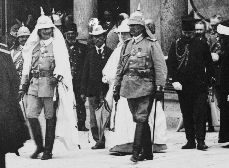 Кайзер Вильгельм II в тропической униформе во время визита в Иерусалим в 1898 году. germancolonialuniforms.co.uk