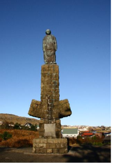 Minnisvarðin, памятник всем фарерцам, погибшим в море во время Второй мировой войны.