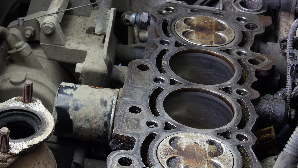 Детали двигателя автомобиля