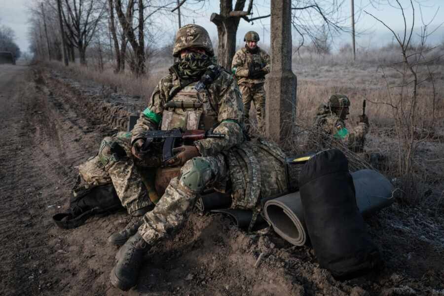 На Купянском, Краснолиманском и Запорожском направлениях российскими войсками за сутки было уничтожено более 130 военнослужащих Украины, сообщили в пятницу в Минобороны России.