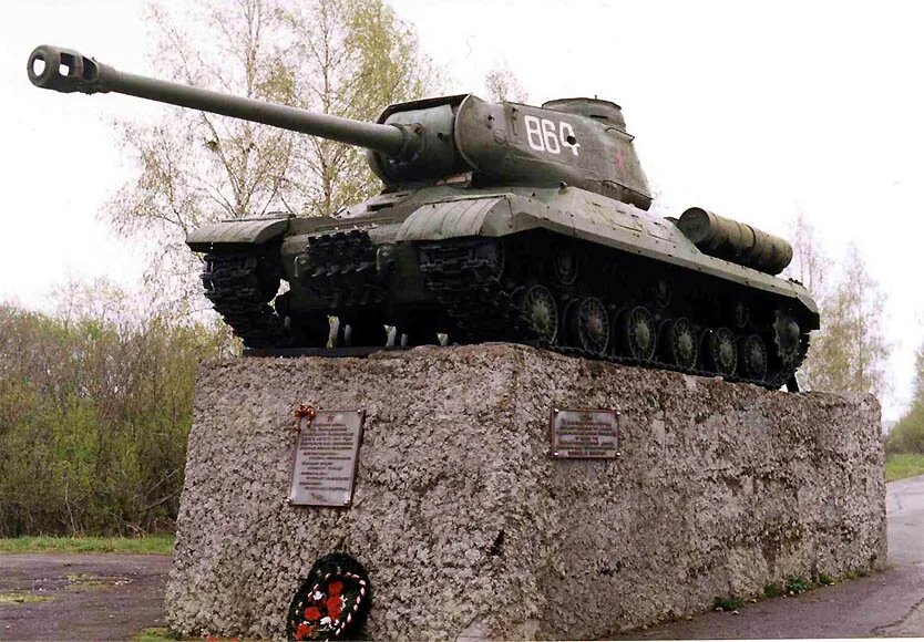 Памятник на месте танкового боя Зиновия Колобанова