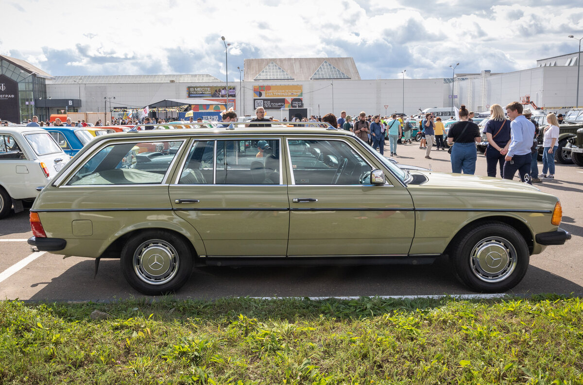 Ретрофест 2024. Ford Taunus 17m. Ford Taunus 1965. Тойота Corona Mark 2. Форд Таунус 1965г.