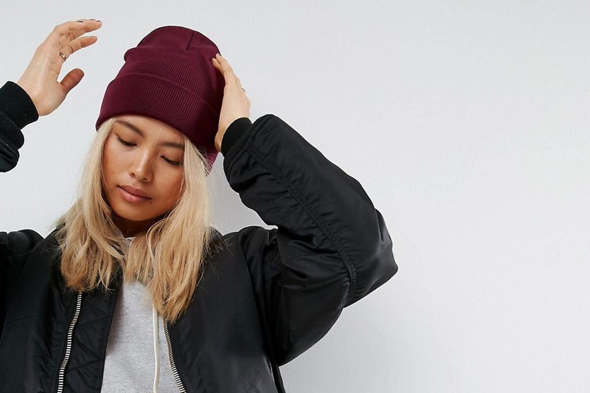 Шапка бини фото. Шапка Beanie Streetwear. Бини певица. Шапка мини бини. Шапка бини с капюшоном.