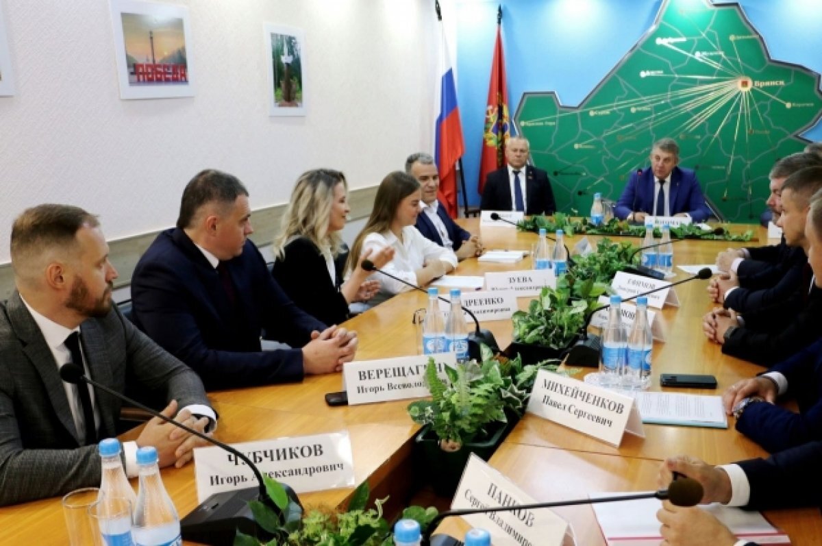    Руководители Брянщины напутствовали финалистов конкурса «Лидеры России»