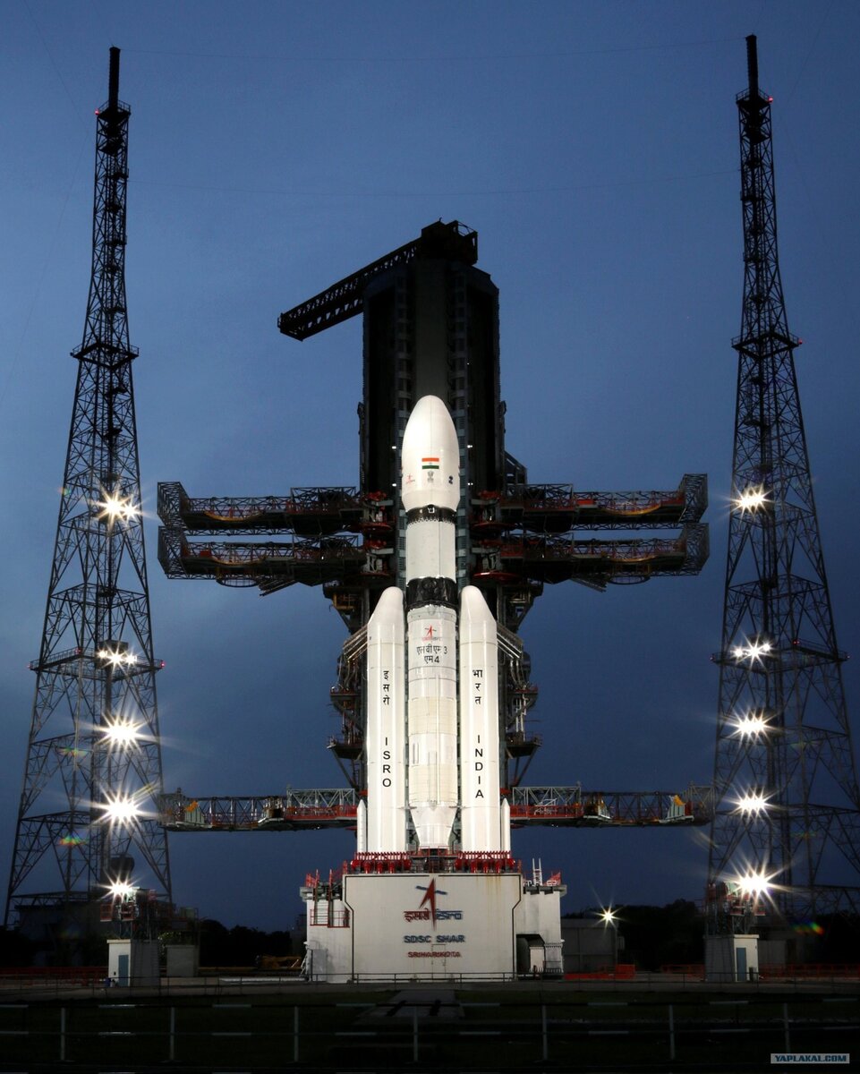 Начало миссии Чандарьян-3. Ракета-носитель LVM-3 на старте. Из открытого доступа.