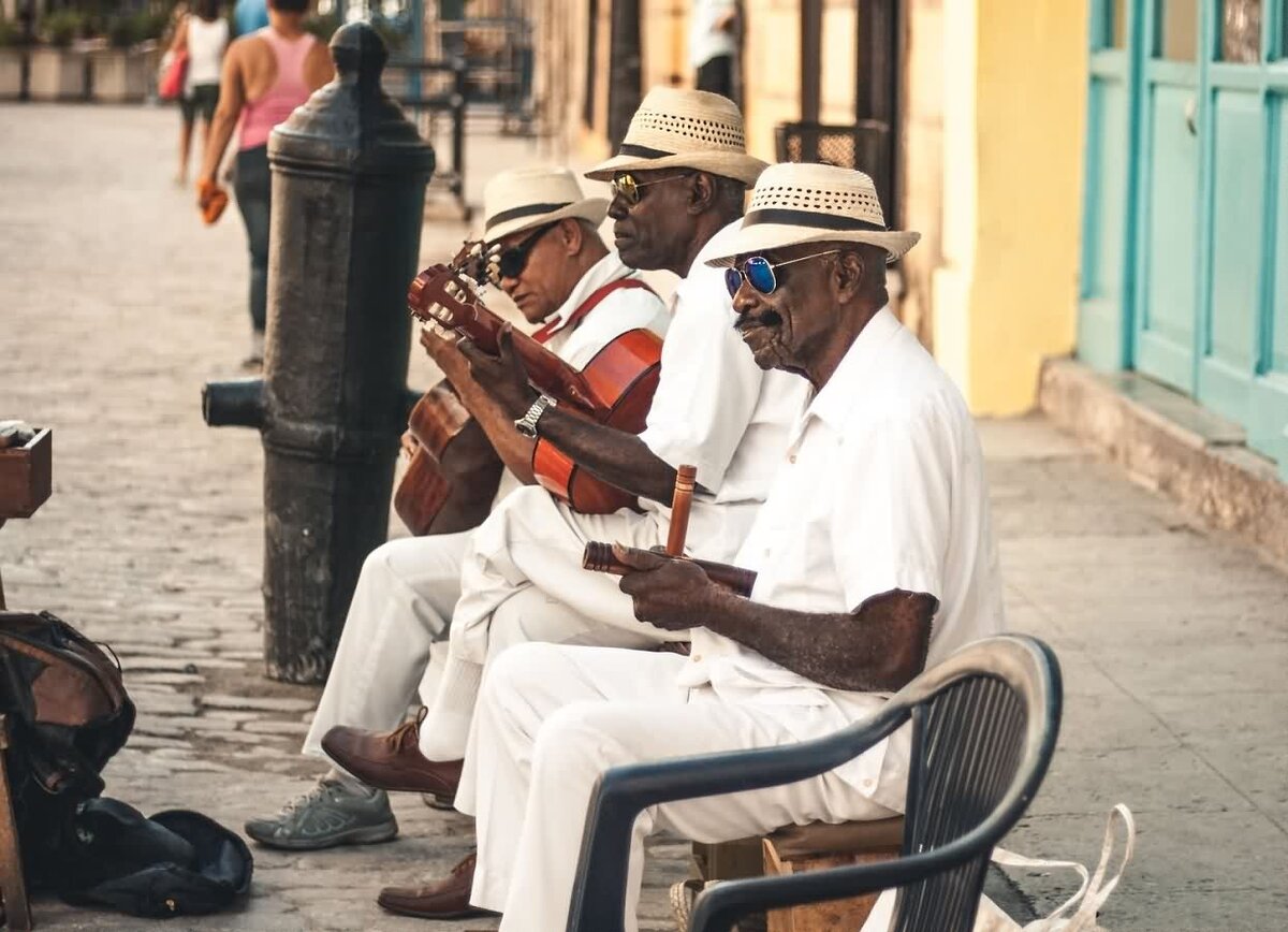 Гавана песня. Кубинская сантерия. Куба культура. Кубинские музыканты. Cuba Music students.