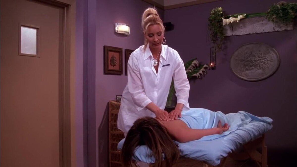 У меня профессия массажиста ассоциируется с Фиби Буффе из «Друзей». Кадр из сериала найден на Яндекс. Картинках для иллюстрации