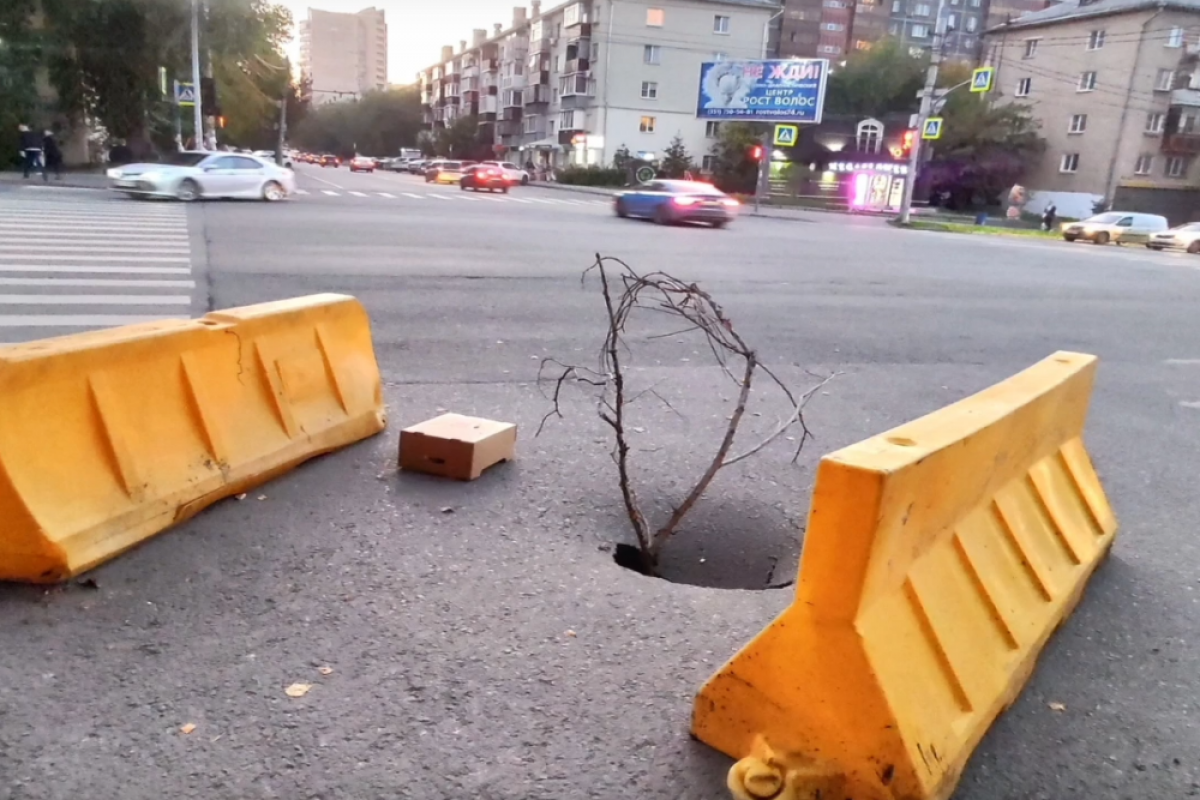    Асфальт провалился на перекрёстке в центре Челябинска
