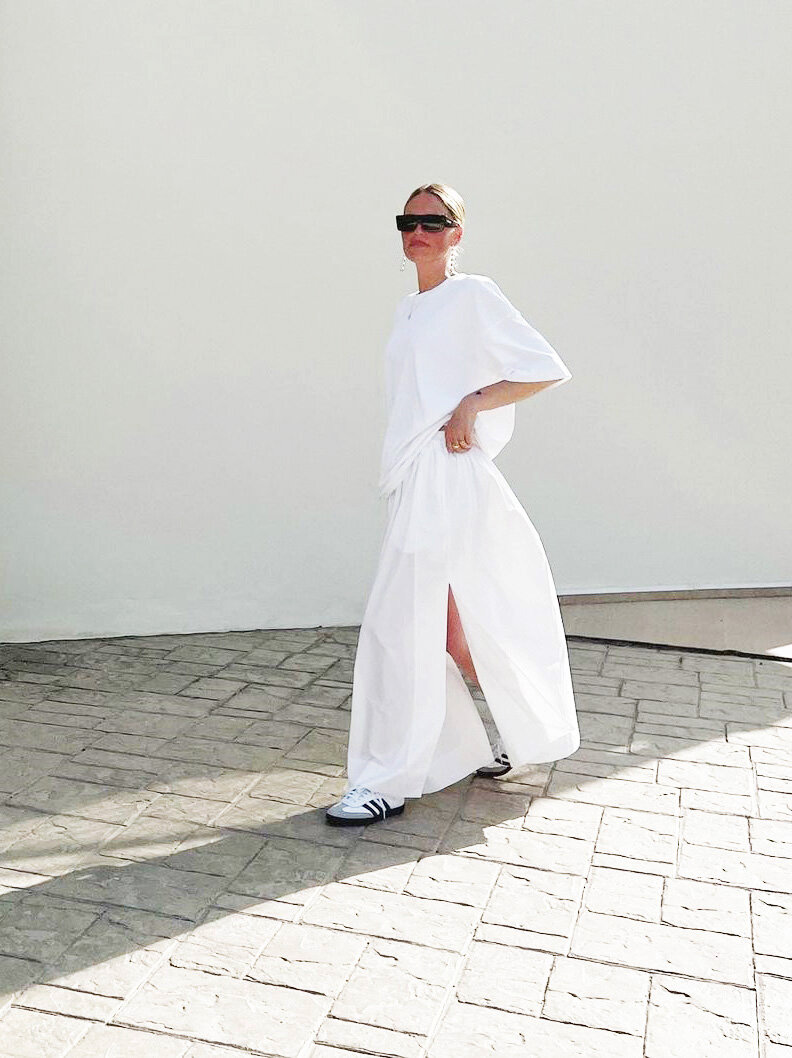 Все носят белую юбку этой осенью 2023 — как перенять новый тренд