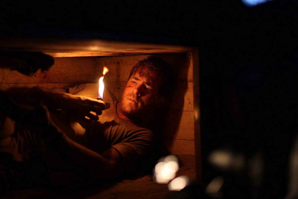 Buried (2010) // imdb.com