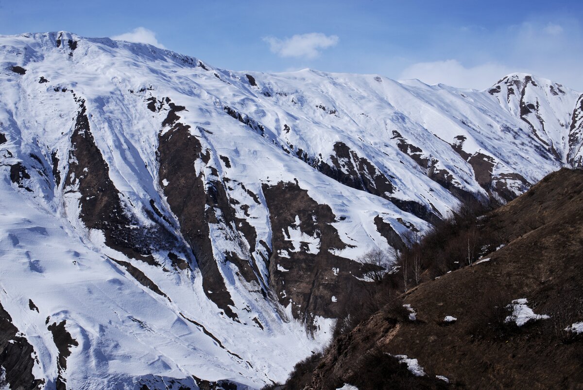 Виды на Военно-грузинской дороге поражают воображение, особенно зимой