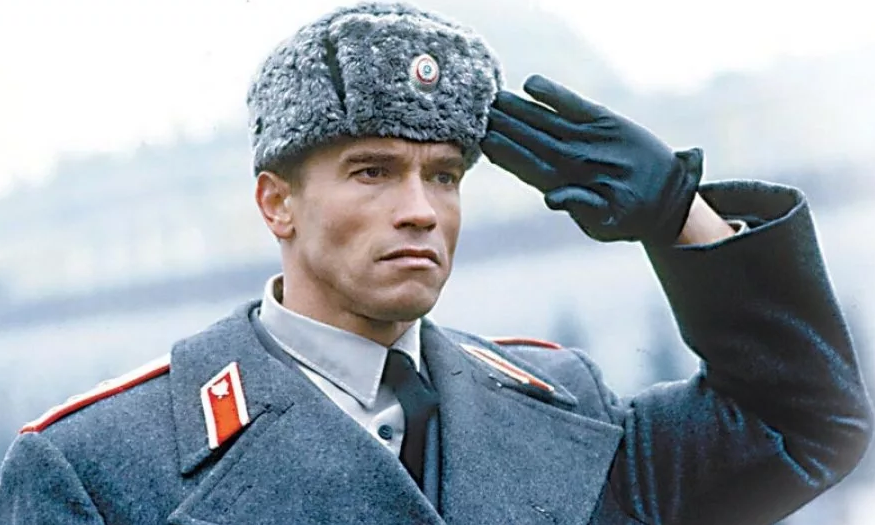 Арнольд Шварценеггер в фильме Красная Жара 1988 г.