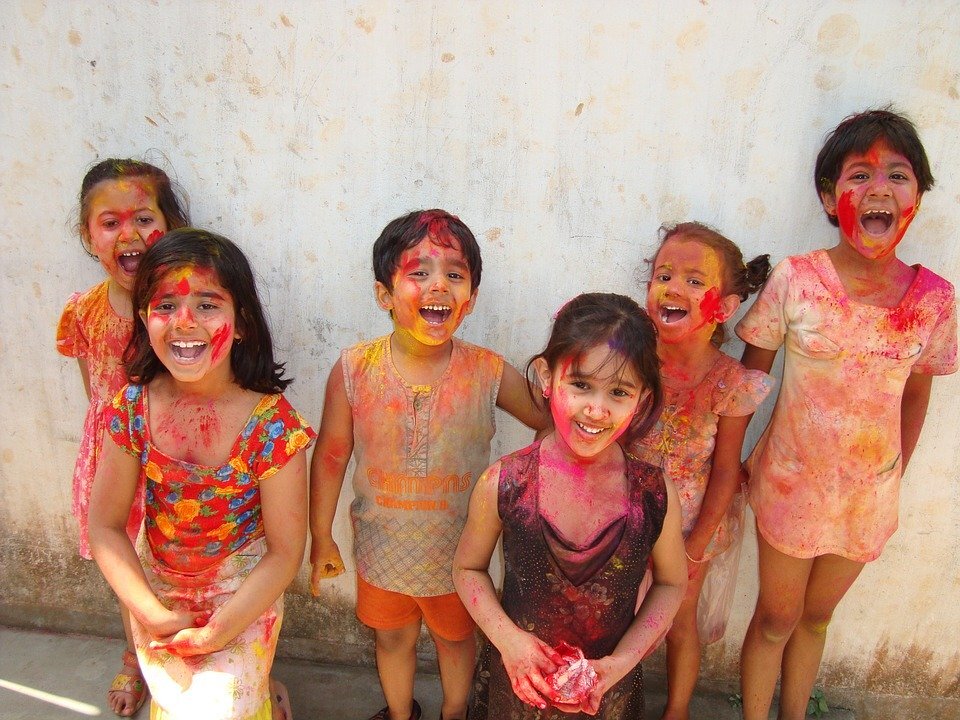 https://cdn.pixabay.com/photo/2015/01/09/13/15/holi-594333_960_720.jpg