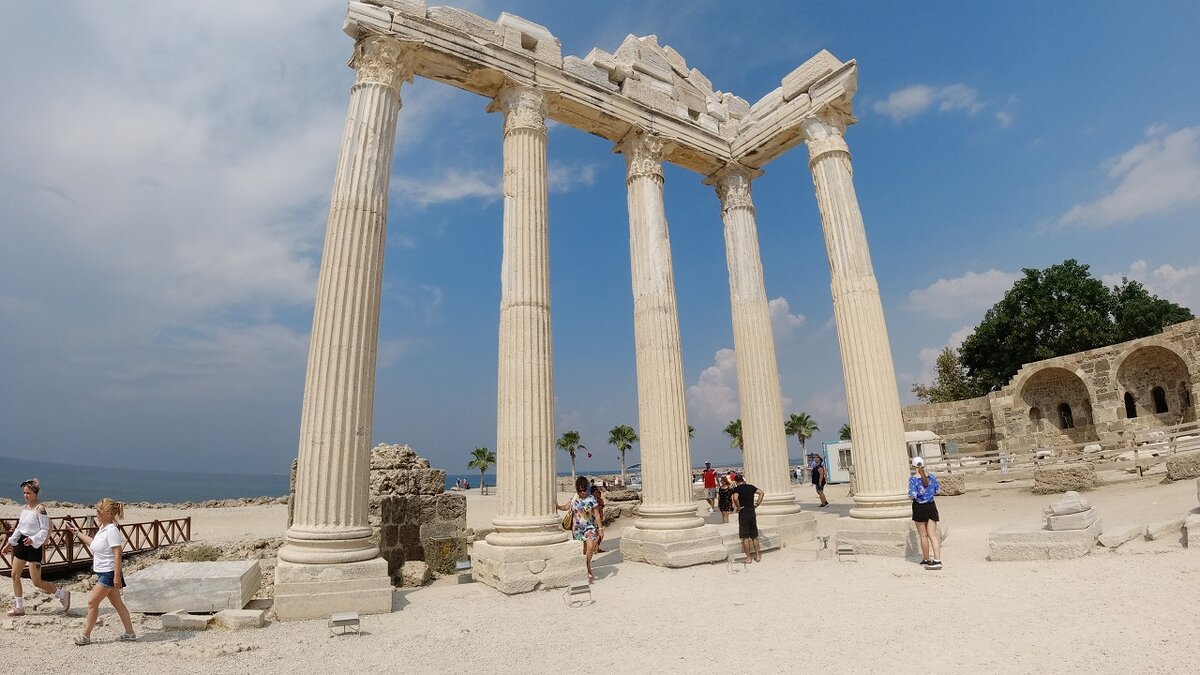 Все, что осталось от храма Аполлона в Сиде