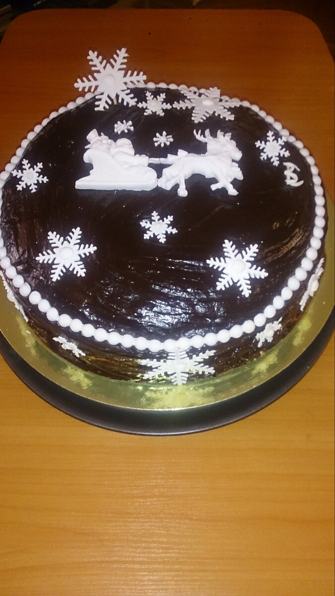 Новогодний , украшен мастикой