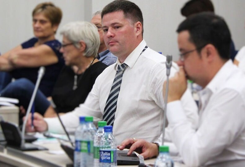 Несогласие  Вячеслава Титова с официальными оценками деятельности «лесных братьев»  прокуратура квалифицировала как действия, «создающие угрозу национальной  безопасности страны»