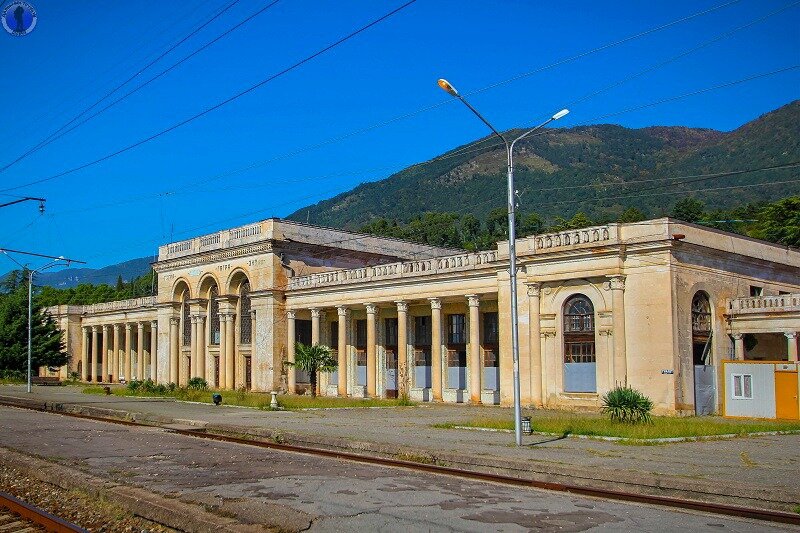 Заброшенный из за войны ЖД вокзал знаменитого курортного города 