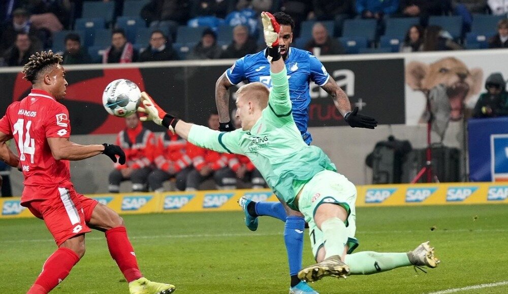 3 3 сыграли. Фото с мальчиком евро 2020. 3 3 сыграли. 3 3 сыграли. Травма лероя сане.