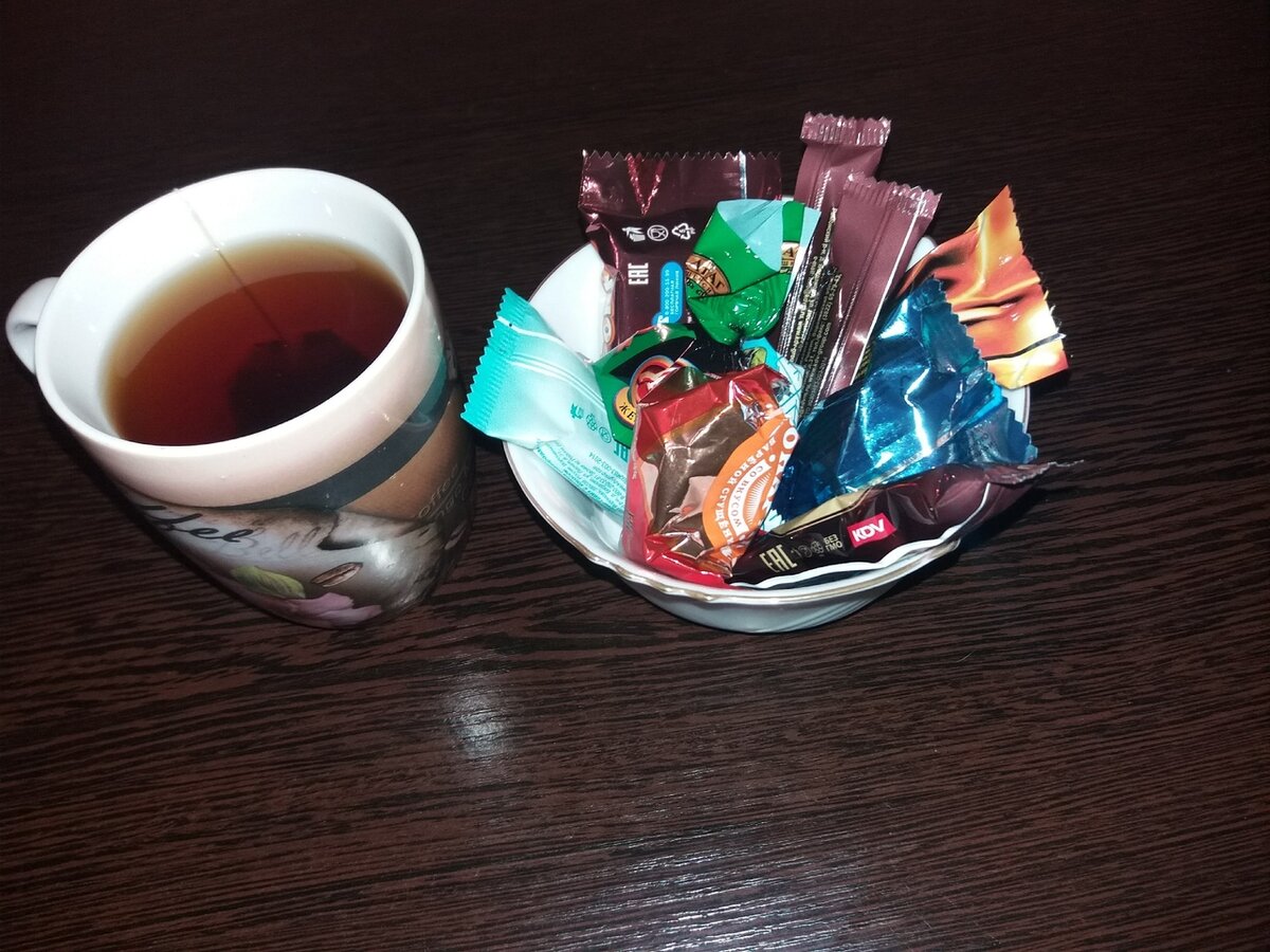 Я и сейчас люблю пить чай с чем то сладким. Фото автора.