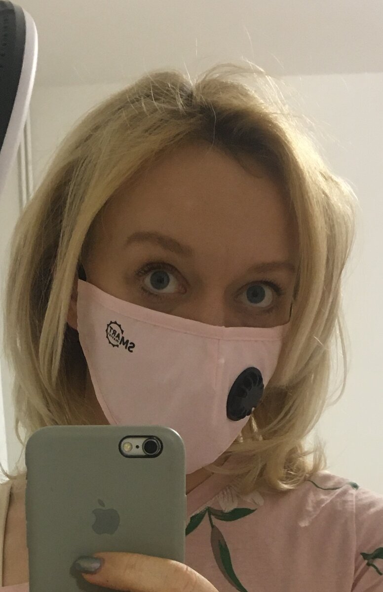 В наличии есть 5 вариантов цветов: черный, белый, розовый, голубой, красный. Мне больше понравился розовый.