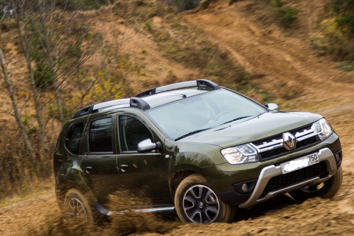 Купить б/у Renault Duster I 1.6 MT (102 л.с.) бензин механика в Барнауле: коричн