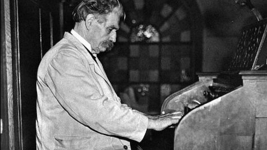 Альберт Швейцер дает органный концерт в родном Кайзерсберге
Фото: А. Швейцер Центр