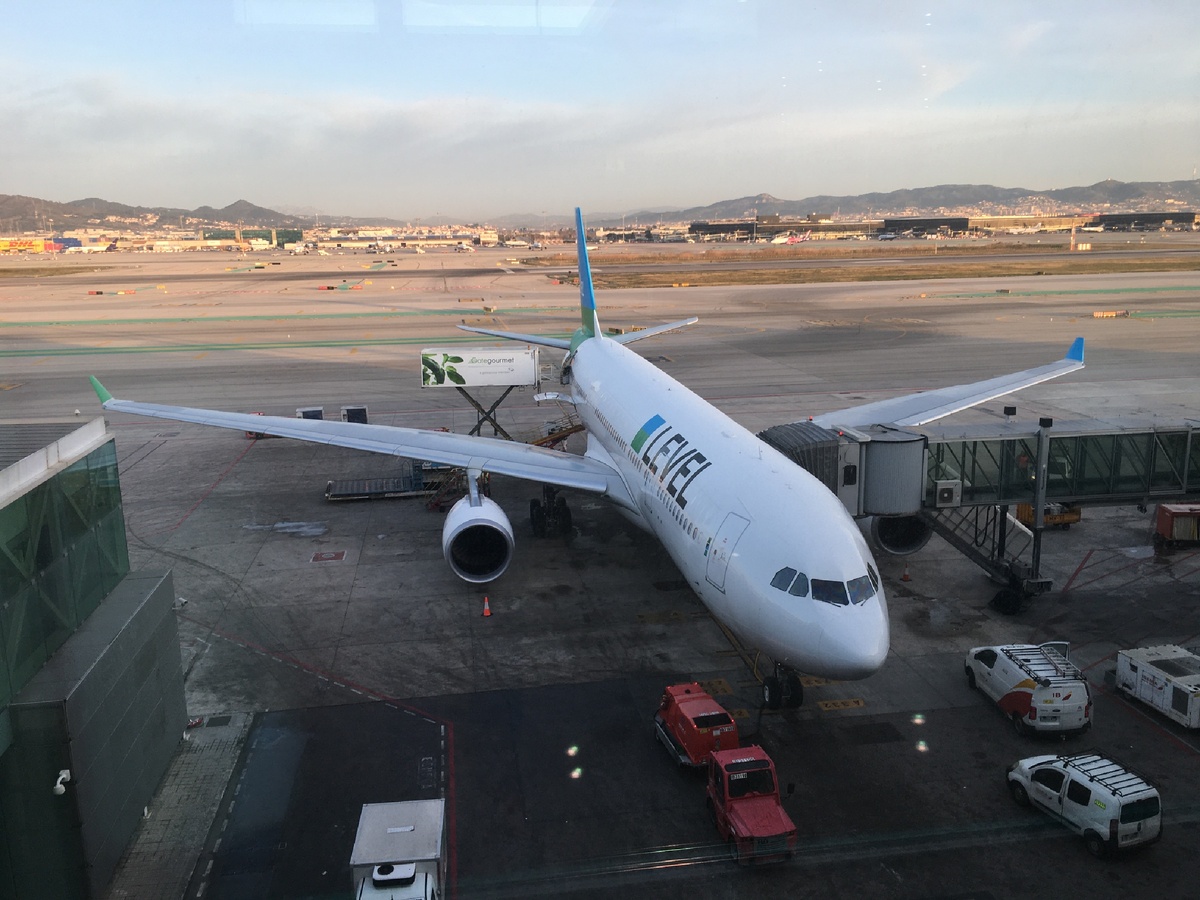 Самолёт испанской авиакомпании LEVEL 