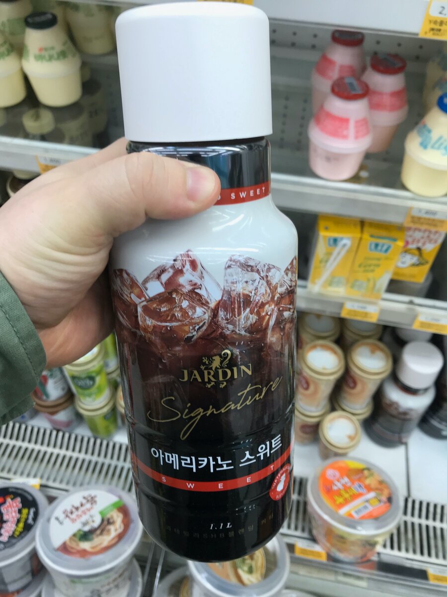 Черный, не сладкий кофе. Объем 1л. 