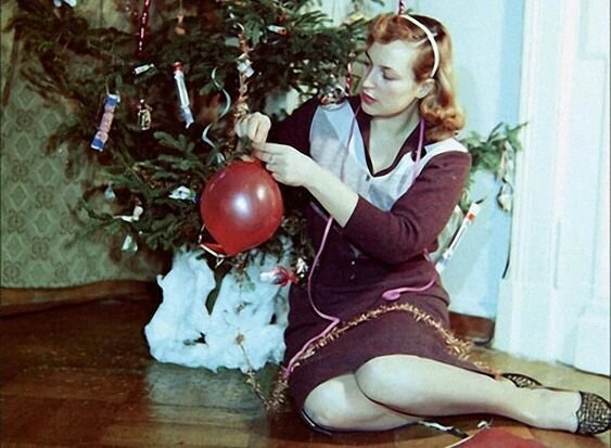 Киноактриса Клара Лучко у елки, 1968 год.