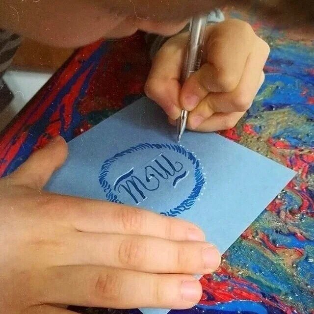 На занятии по каллиграфии, январь 2020г. 