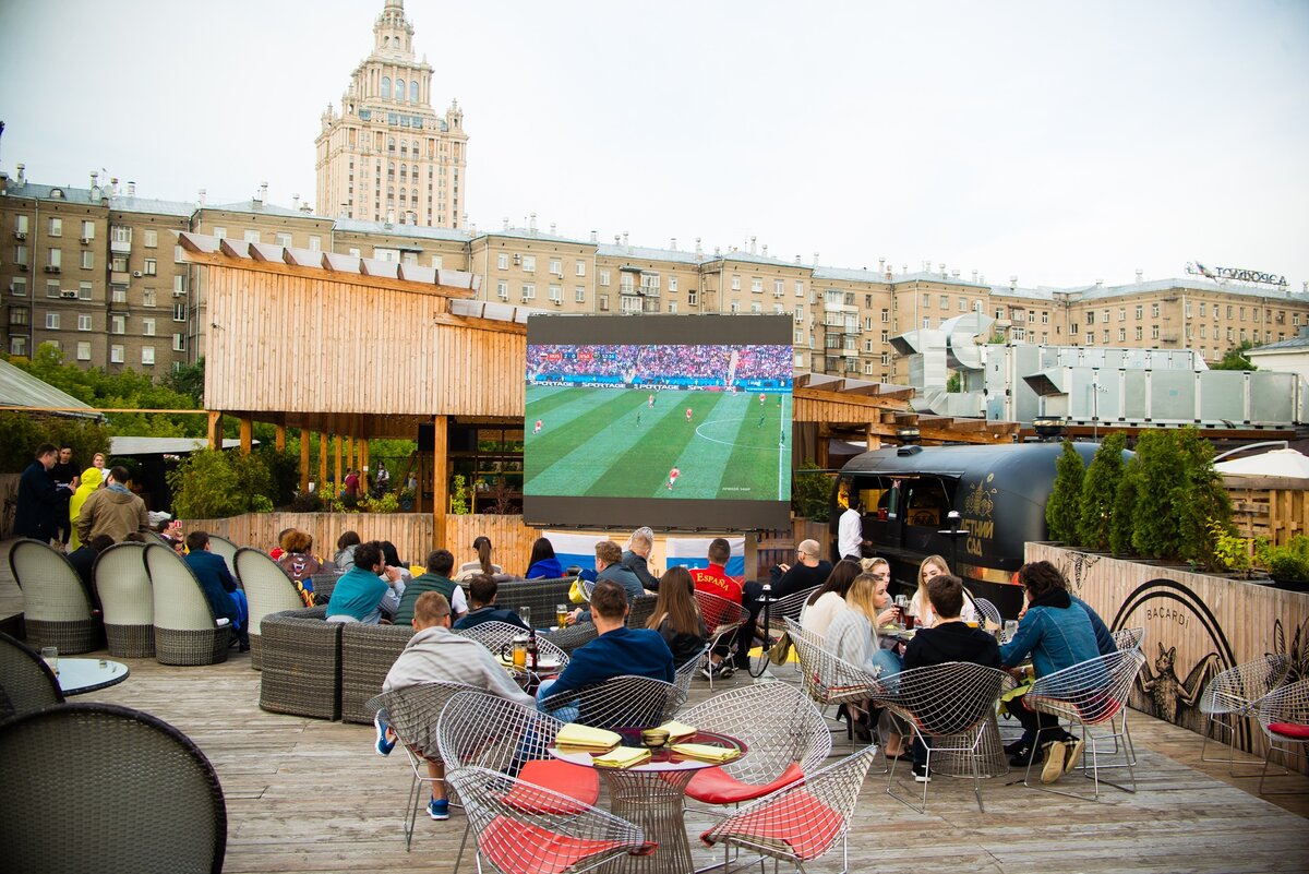 Светодиодный экран в ресторане