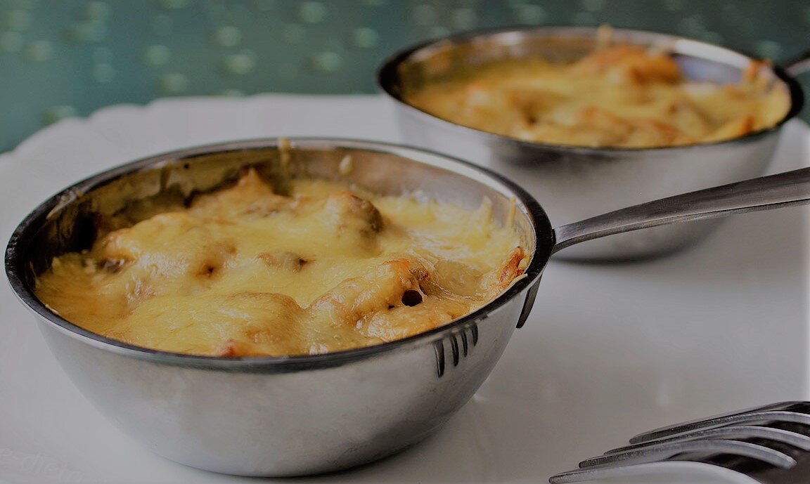 Готовые жюльены в кокотницах.