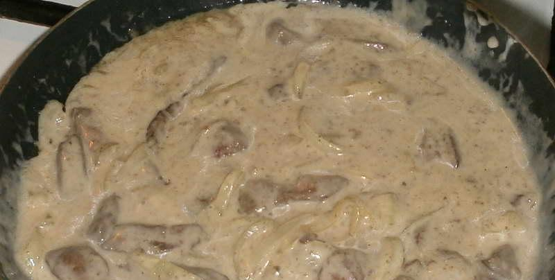 печень в соусе. бифстроганы из говядины со сметаной на сковороде. бефстроганов медиум. бифстроганы из говядины со сметаной на сковороде. бефстроганов из печени со сметаной.