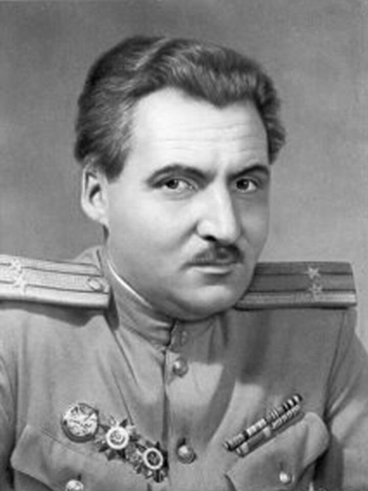 Константин  Михайлович  Симонов  (1915-1979)